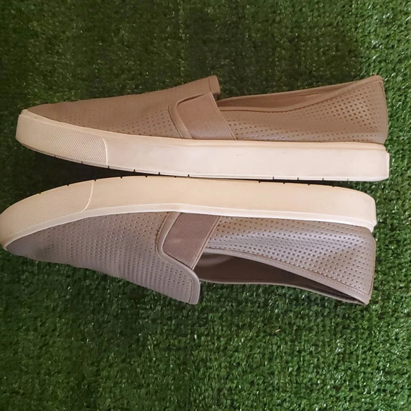 VINCE Perforated Blair Sneaker Slip on, Taupe Elastic Stretch Sides for Comfort - Picture 8 of 11